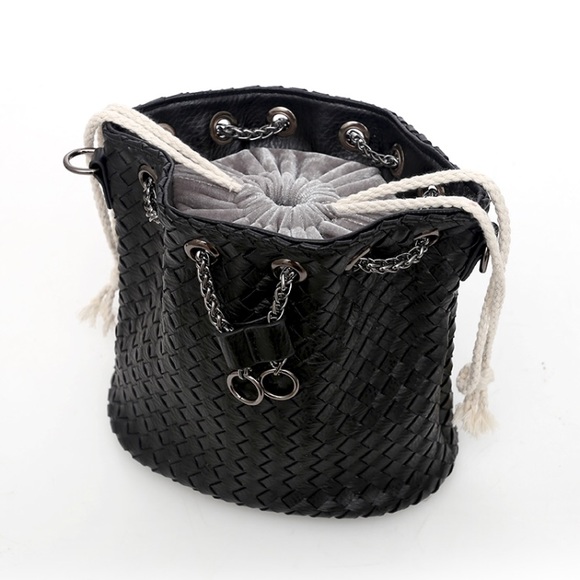 🆕 FLORENCE Weaved Drawstring Bucket Bag - Picture 5 of 8